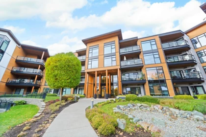 213 14855 Thrift Avenue, White Rock, BC, White Rock — Apartment/Condo for sale