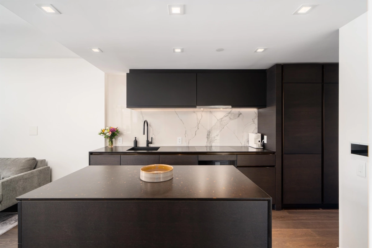 Walk-In Closet Photo of 1905 620 Cardero Street, West Vancouver, BC