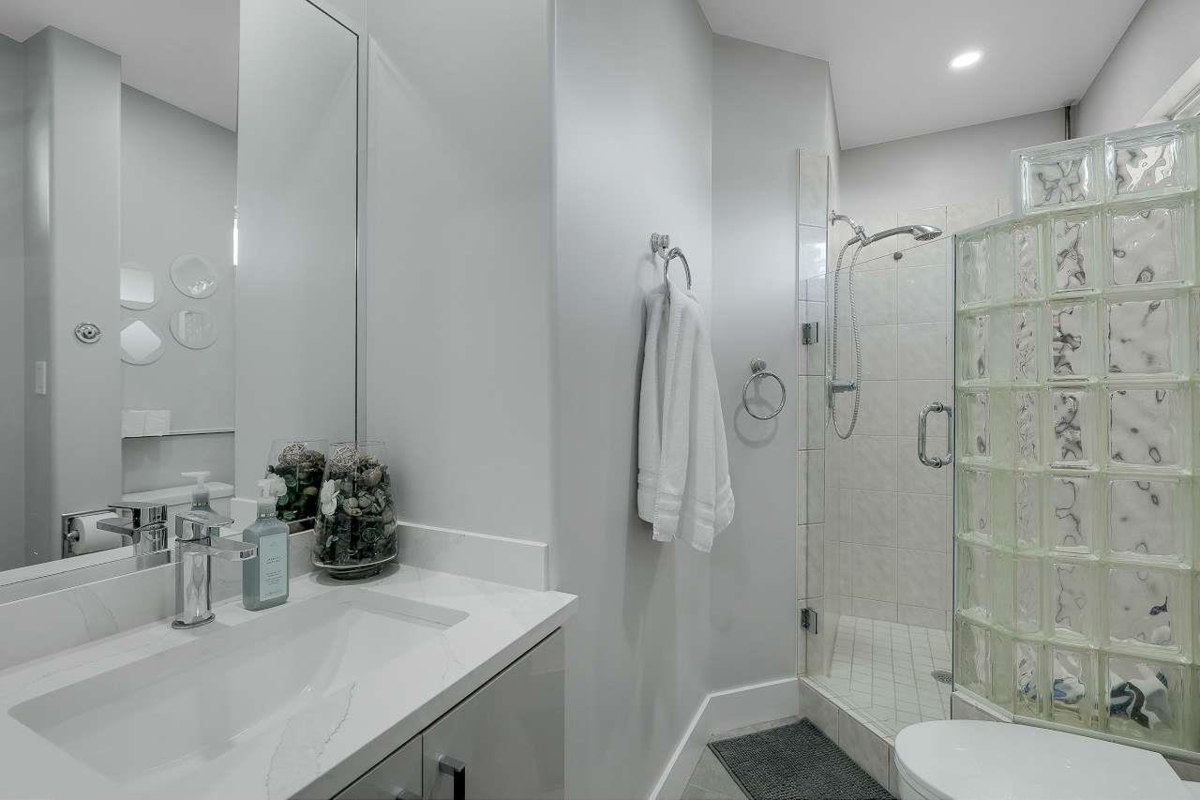 Laundry Room Photo of 32373 Grouse Court, Abbotsford, BC