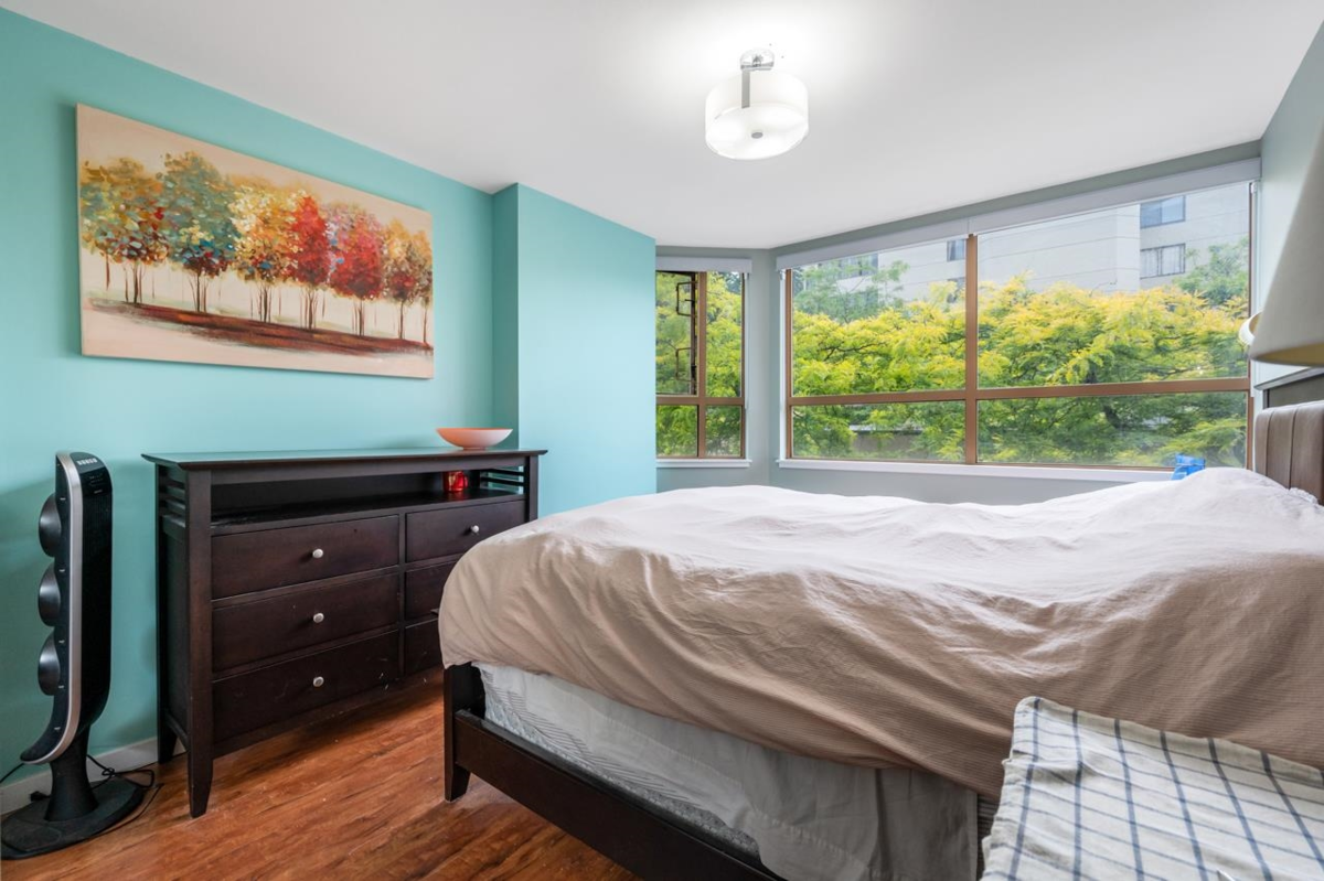 Bedroom 3 Photo of 101 15111 Russell Avenue, White Rock, BC