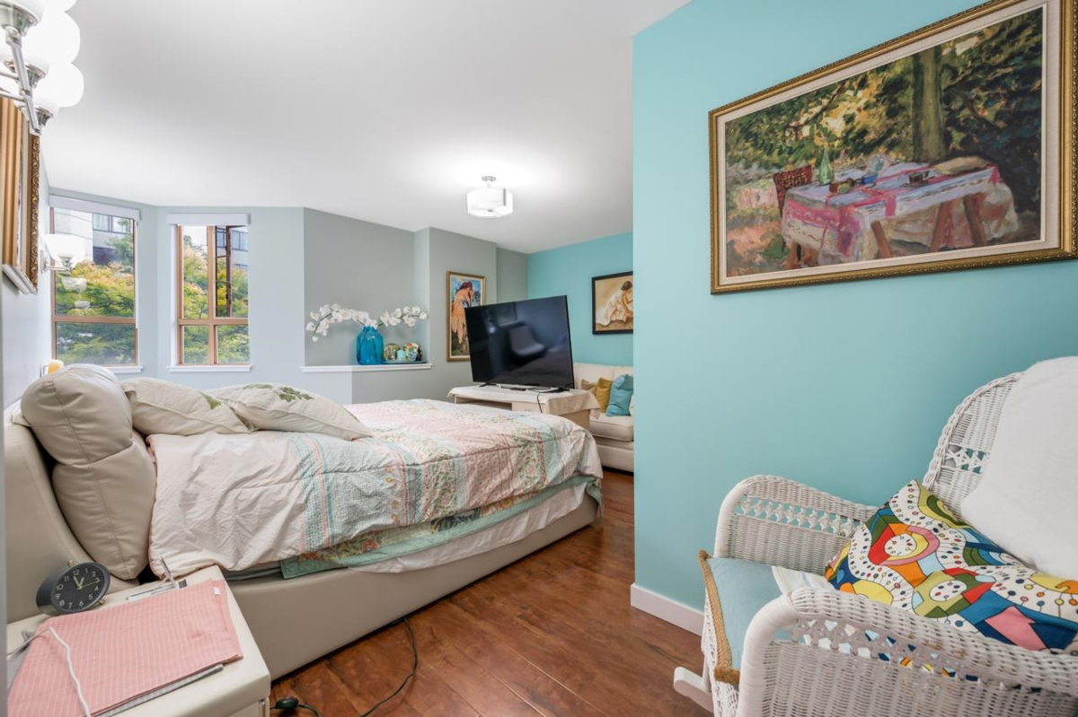 Bedroom 4 Photo of 101 15111 Russell Avenue, White Rock, BC