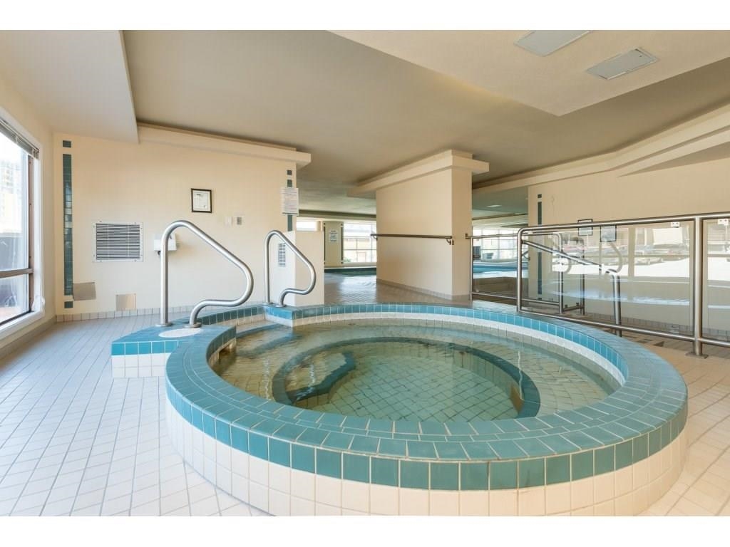 Hallway Photo of 101 15111 Russell Avenue, White Rock, BC