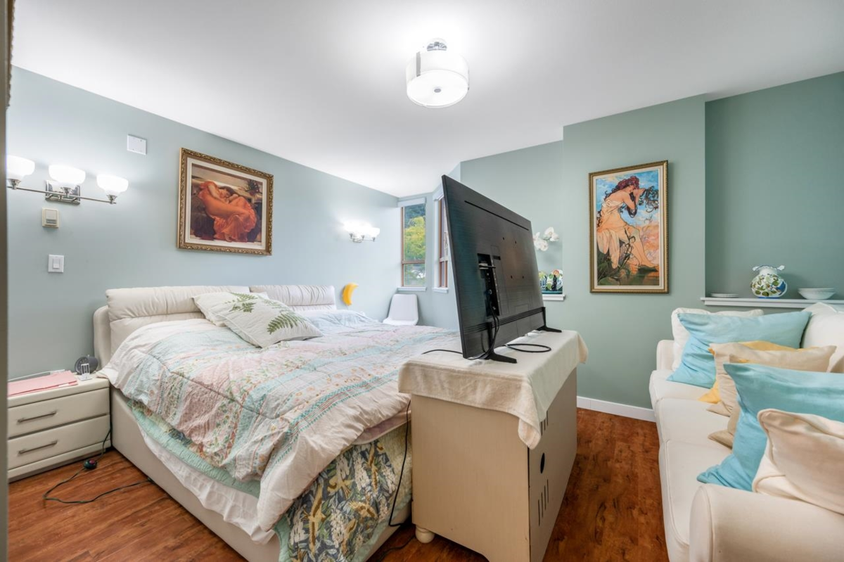 Loft / Bonus Room Photo of 101 15111 Russell Avenue, White Rock, BC