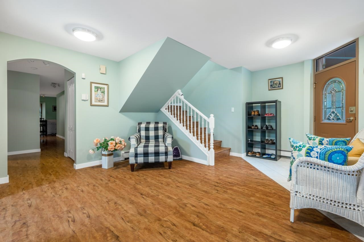 Primary Bedroom Photo of 101 15111 Russell Avenue, White Rock, BC