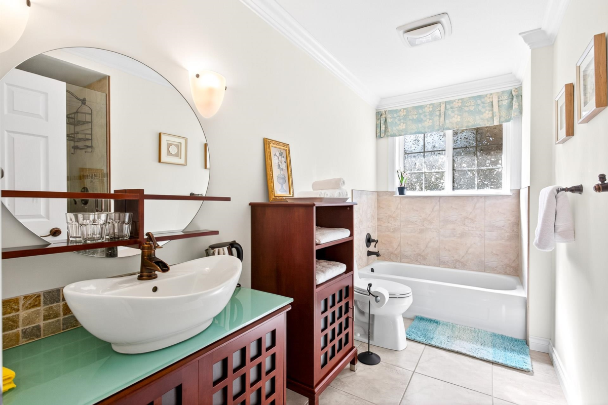 Entry Foyer Photo of 14055 29a Avenue, Surrey, BC