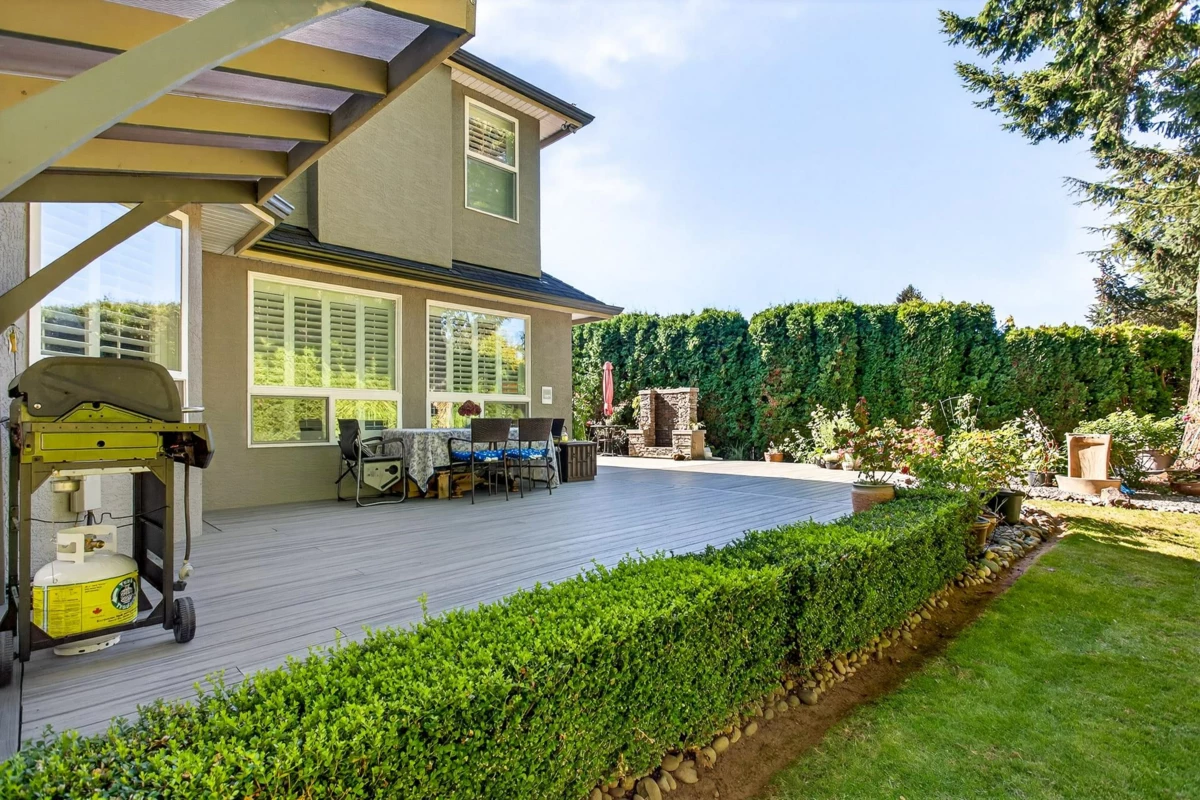 Hot Tub / Spa Photo of 14055 29a Avenue, Surrey, BC