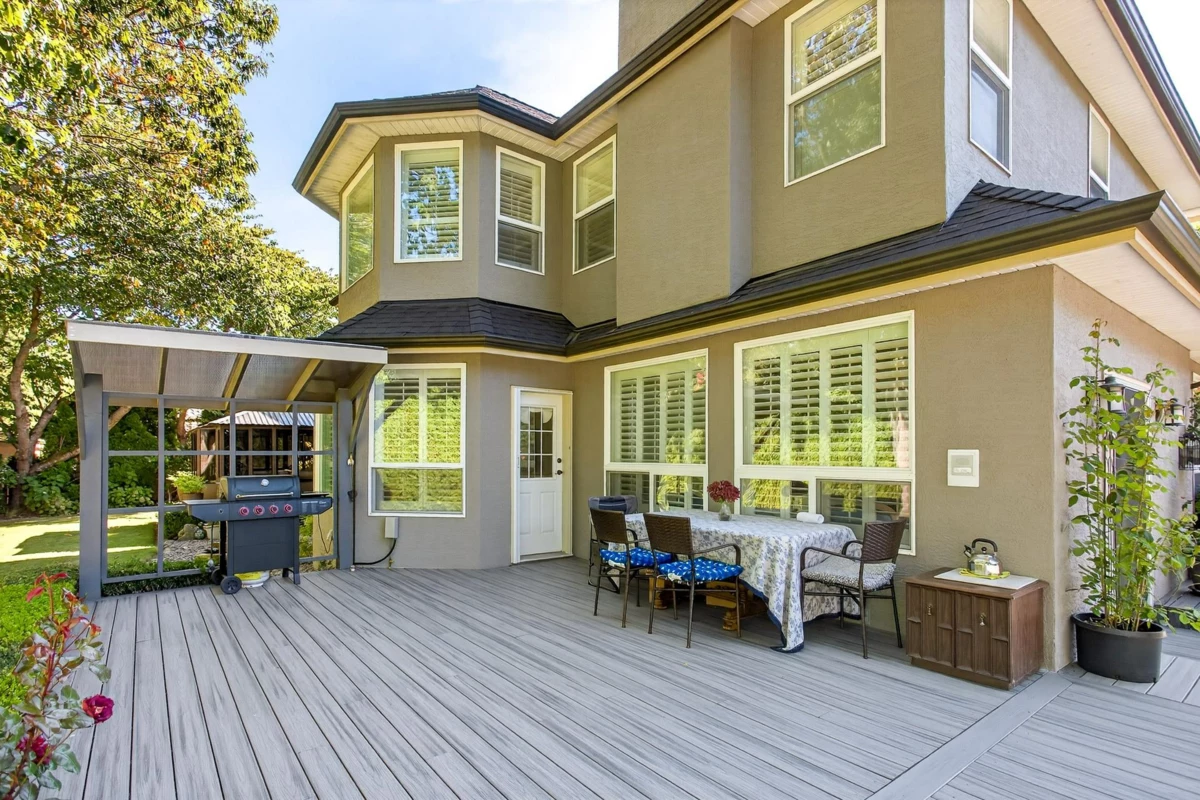 Swimming Pool Photo of 14055 29a Avenue, Surrey, BC