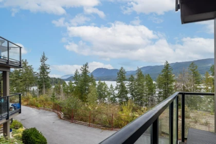 Breakfast Nook Photo of 101 5782 Marine Way, Sechelt, BC