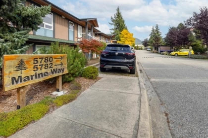 Community Amenities Photo (Clubhouse) of 101 5782 Marine Way, Sechelt, BC