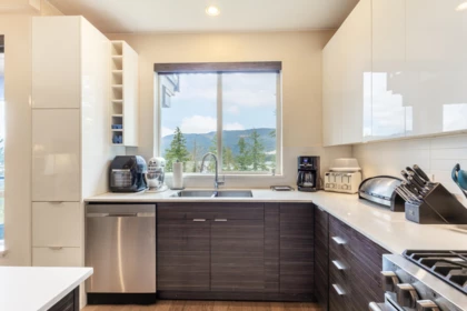 101 5782 Marine Way, Sechelt, BC, Sechelt — Apartment/Condo for sale