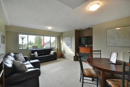 Entry Foyer Photo of 4926 Laurel Avenue, Sechelt, BC