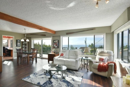 4926 Laurel Avenue, Sechelt, BC, Sechelt District — 5 bed single family residence for sale