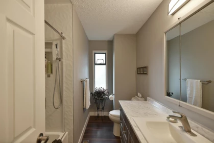 Guest Bathroom Photo of 4926 Laurel Avenue, Sechelt, BC