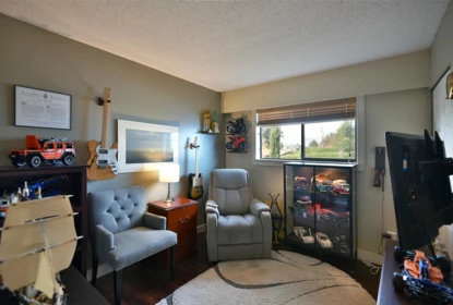 Laundry Room Photo of 4926 Laurel Avenue, Sechelt, BC