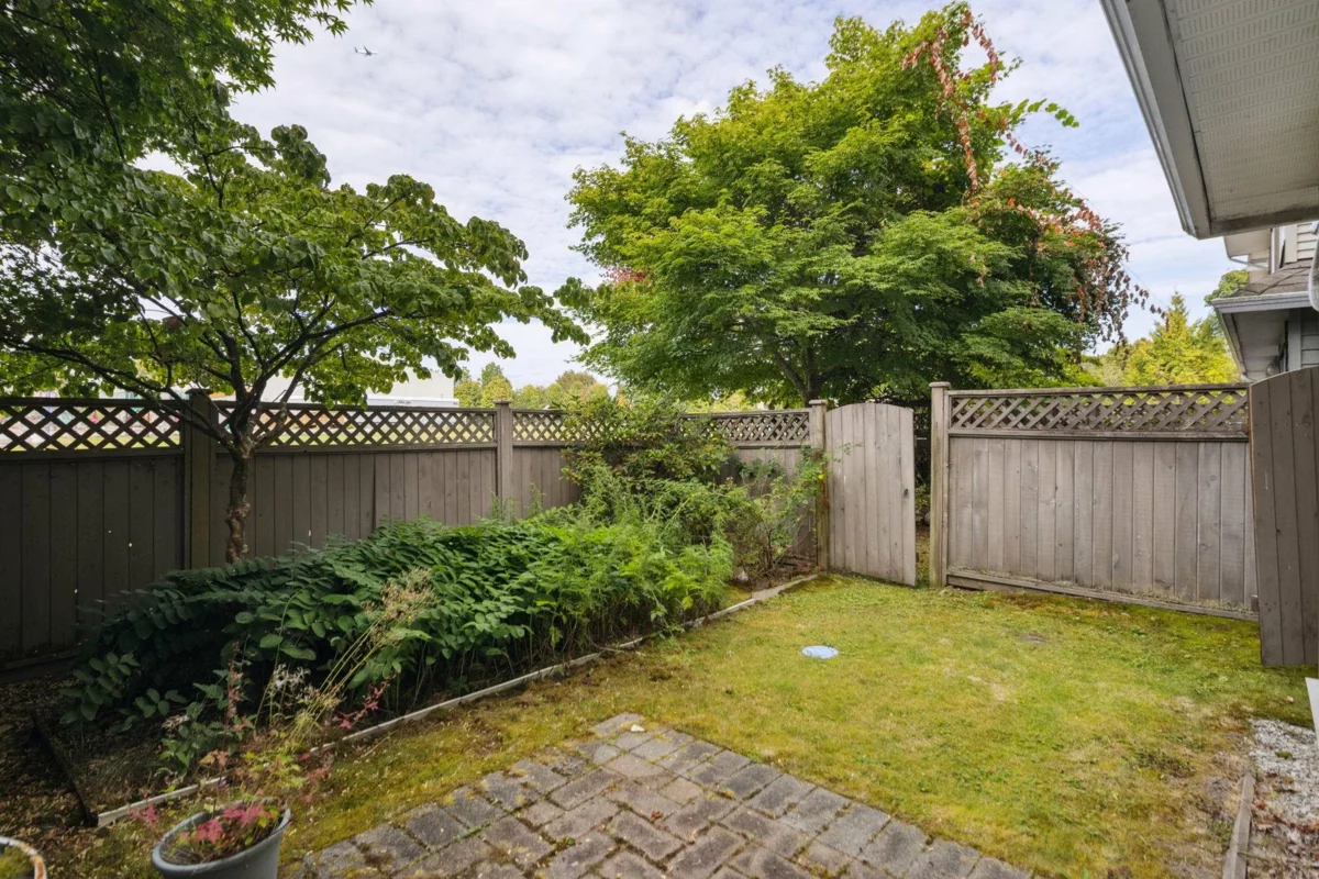 Entry Foyer Photo of 16 9451 Granville Avenue, Richmond, BC