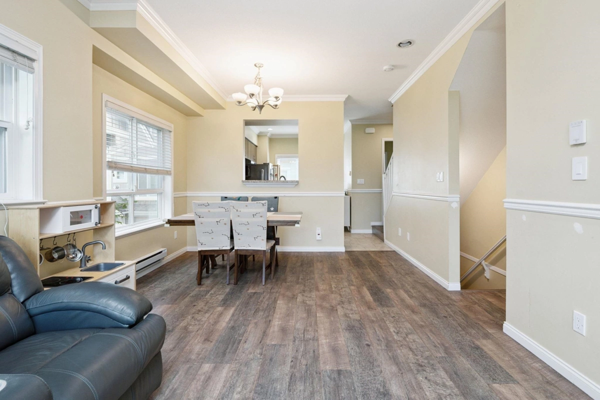 Kitchen Island Photo of 16 9451 Granville Avenue, Richmond, BC