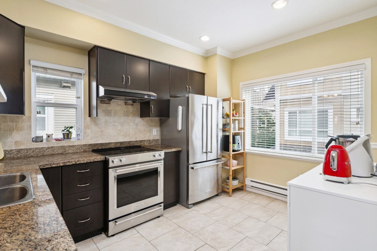 Primary Bathroom Photo of 16 9451 Granville Avenue, Richmond, BC