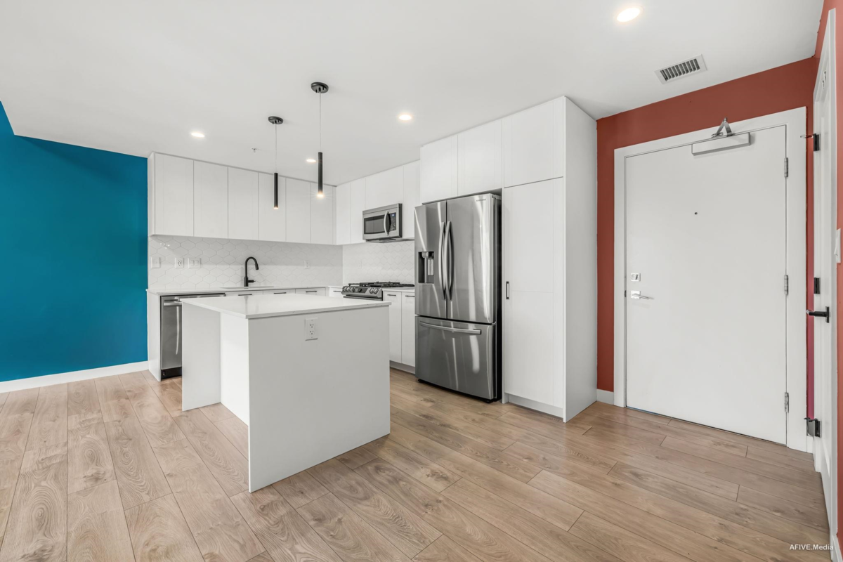 Kitchen Island Photo of B601 20018 83a Avenue, Langley, BC