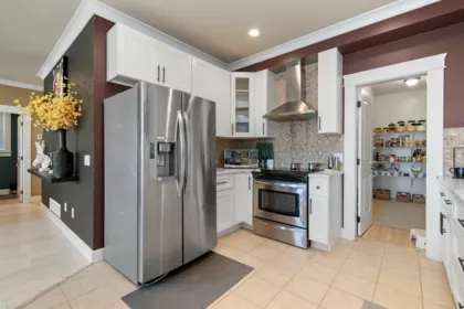 Kitchen Island Photo of 47202 Skyline Drive, Chilliwack, BC