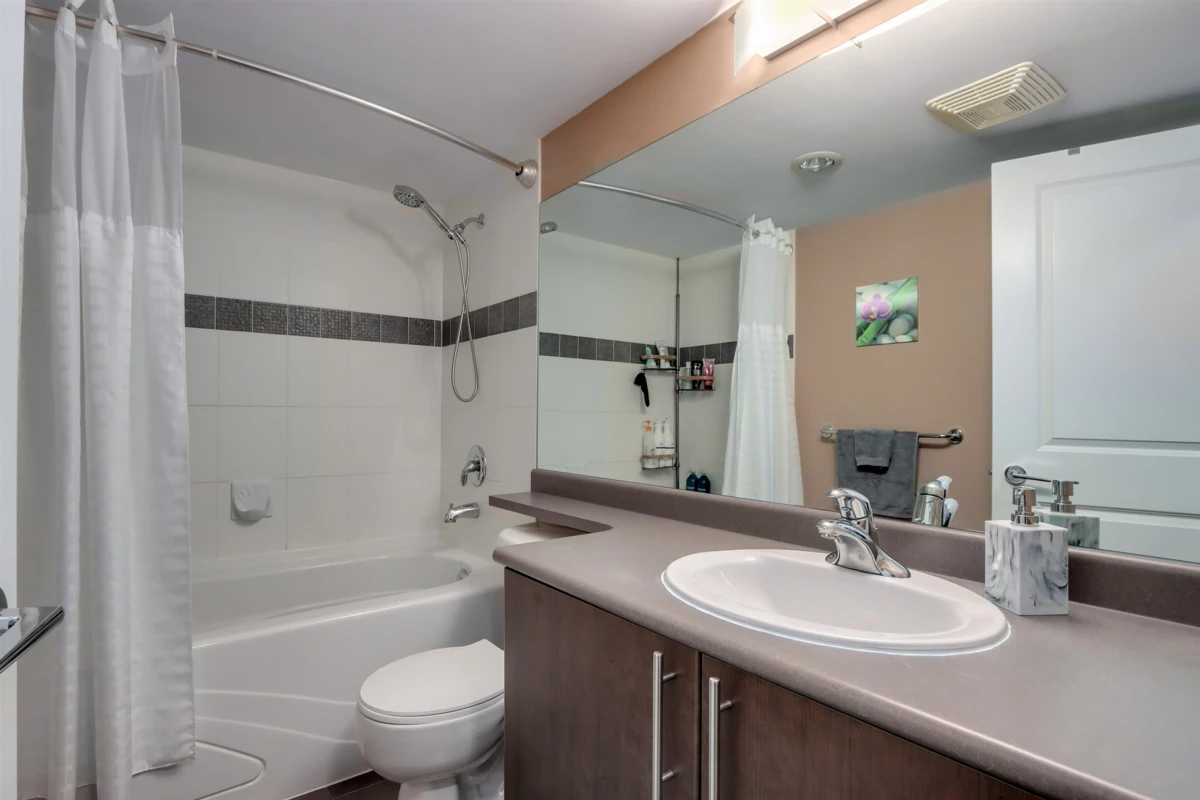 Powder Room Photo of 707 2088 Madison Avenue, Burnaby, BC