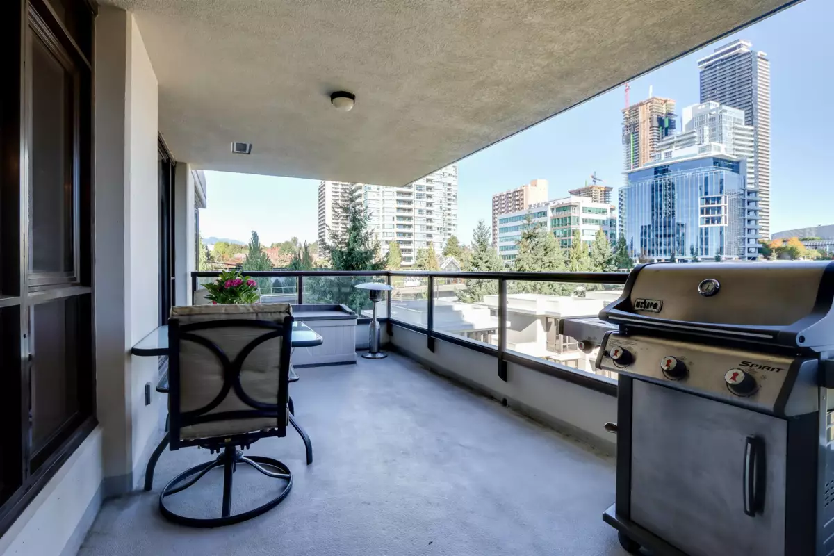 Walk-In Closet Photo of 707 2088 Madison Avenue, Burnaby, BC