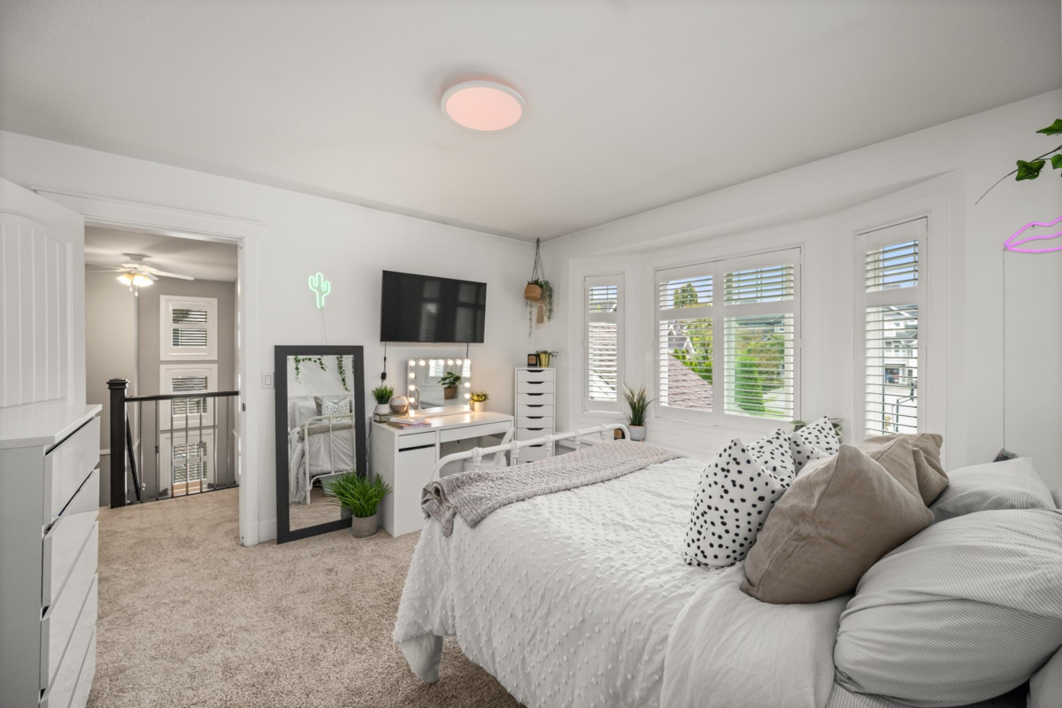 Basement Recreation Room Photo of 6087 163a Street, Surrey, BC