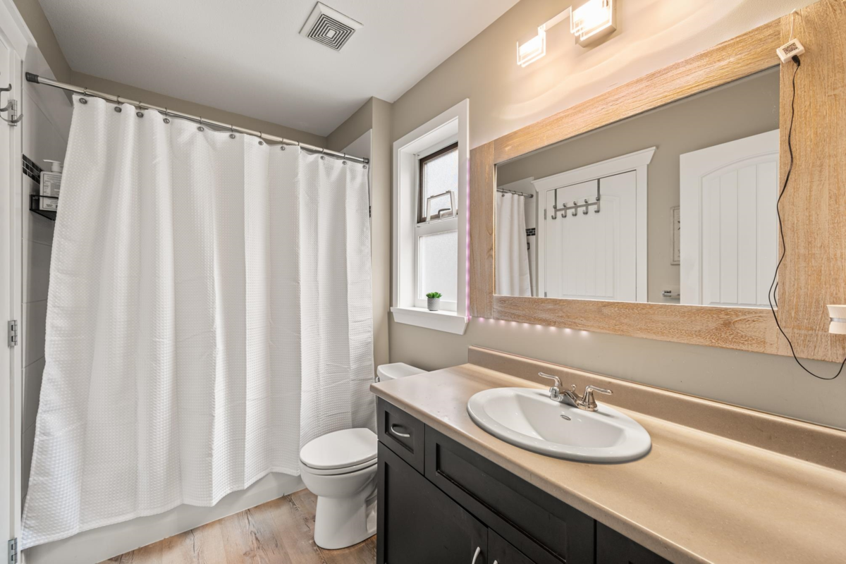 Entry Foyer Photo of 6087 163a Street, Surrey, BC