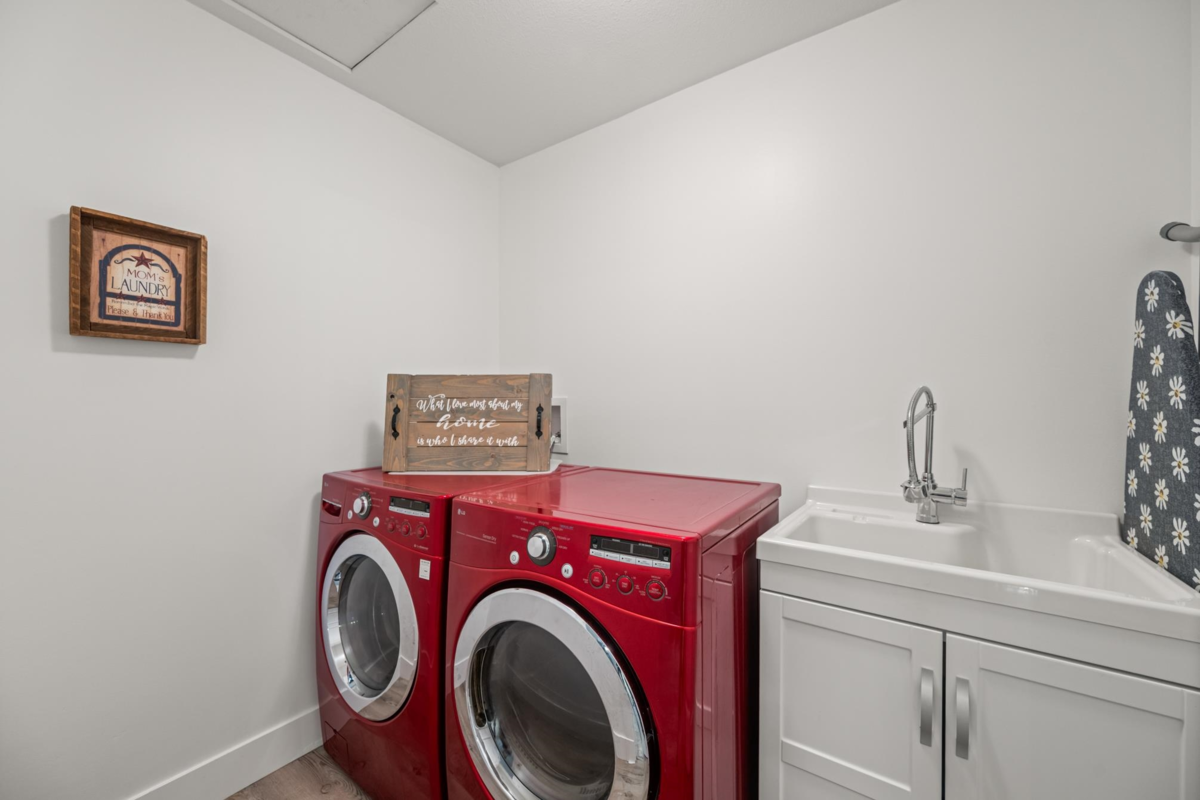 Hallway Photo of 6087 163a Street, Surrey, BC