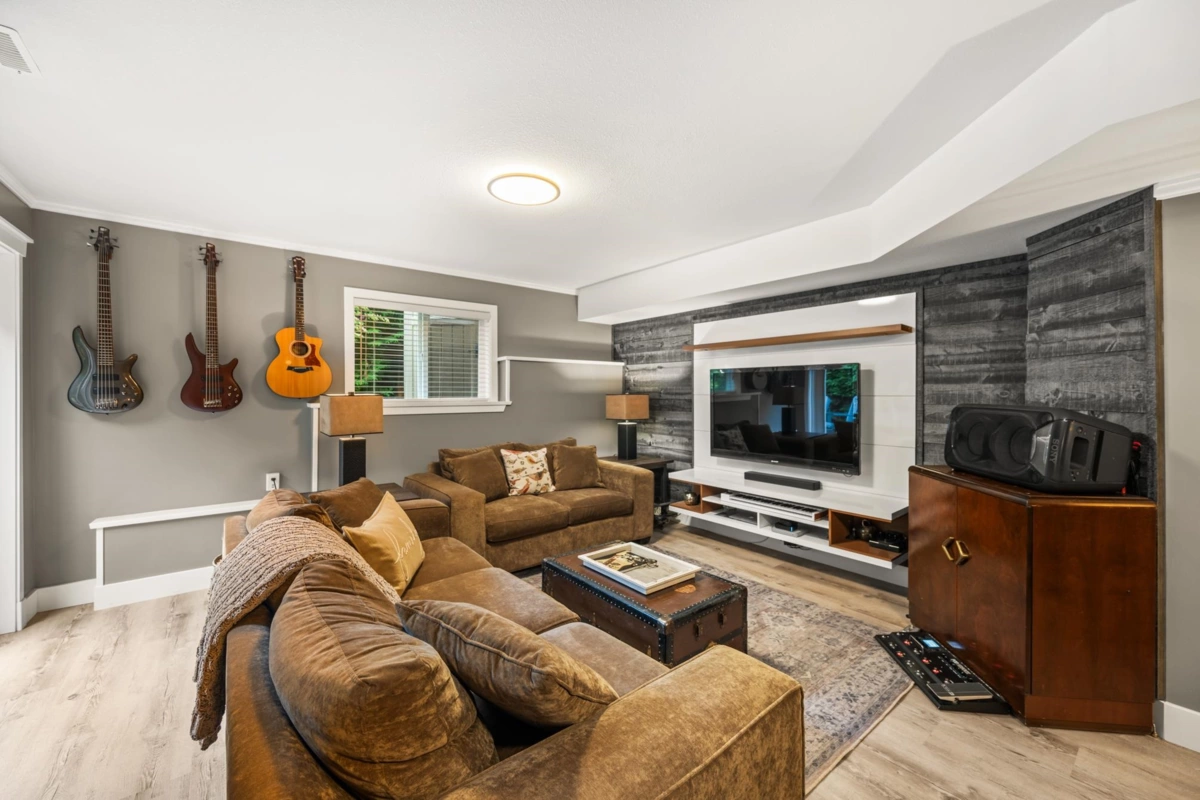 Staircase Photo of 6087 163a Street, Surrey, BC