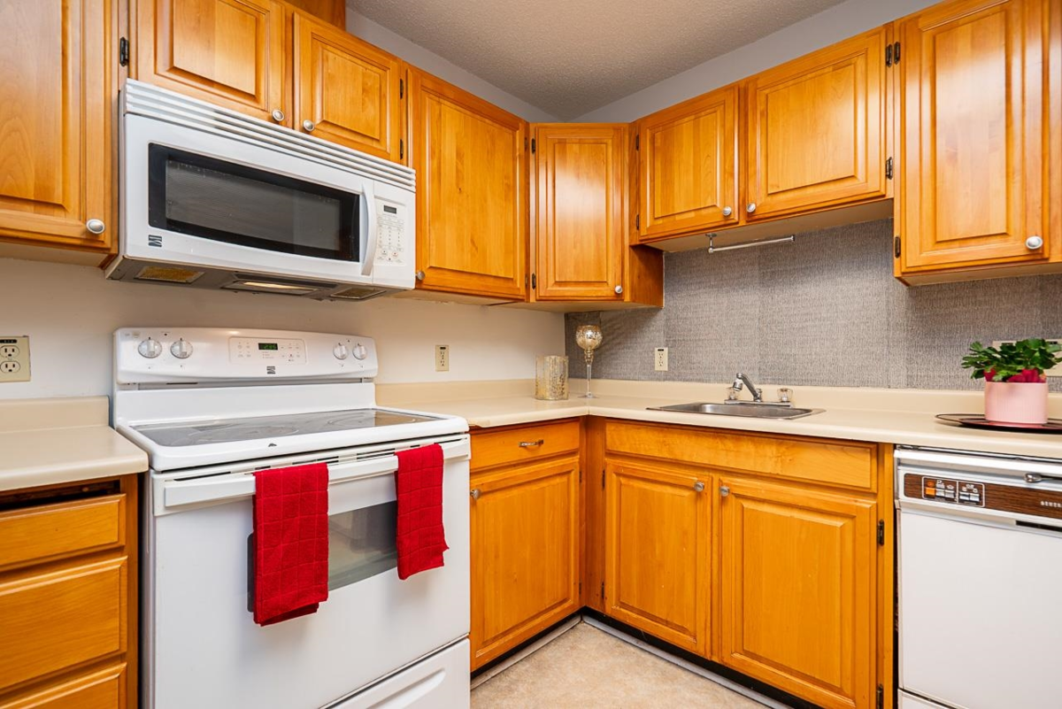 Bedroom 2 Photo of 201 550 Eighth Street, New Westminster, BC