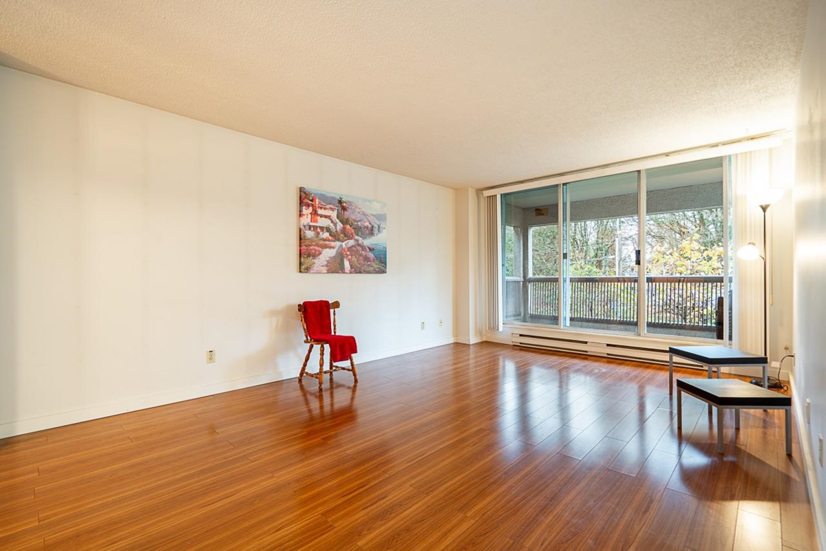 Dining Area Photo of 201 550 Eighth Street, New Westminster, BC