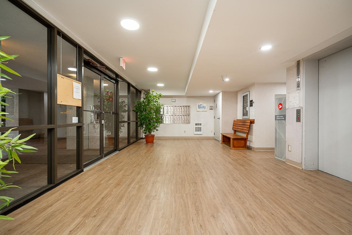 Family Room Photo of 201 550 Eighth Street, New Westminster, BC