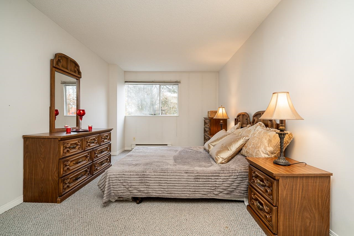 Guest Bathroom Photo of 201 550 Eighth Street, New Westminster, BC