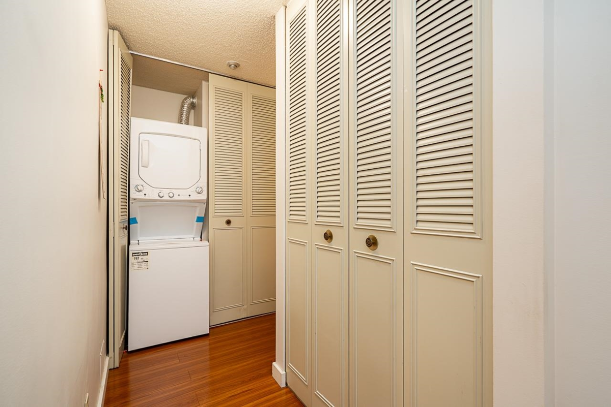 Hallway Photo of 201 550 Eighth Street, New Westminster, BC