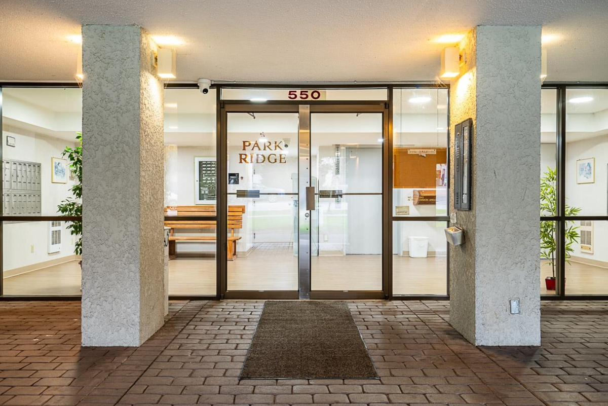 Living Room Photo of 201 550 Eighth Street, New Westminster, BC