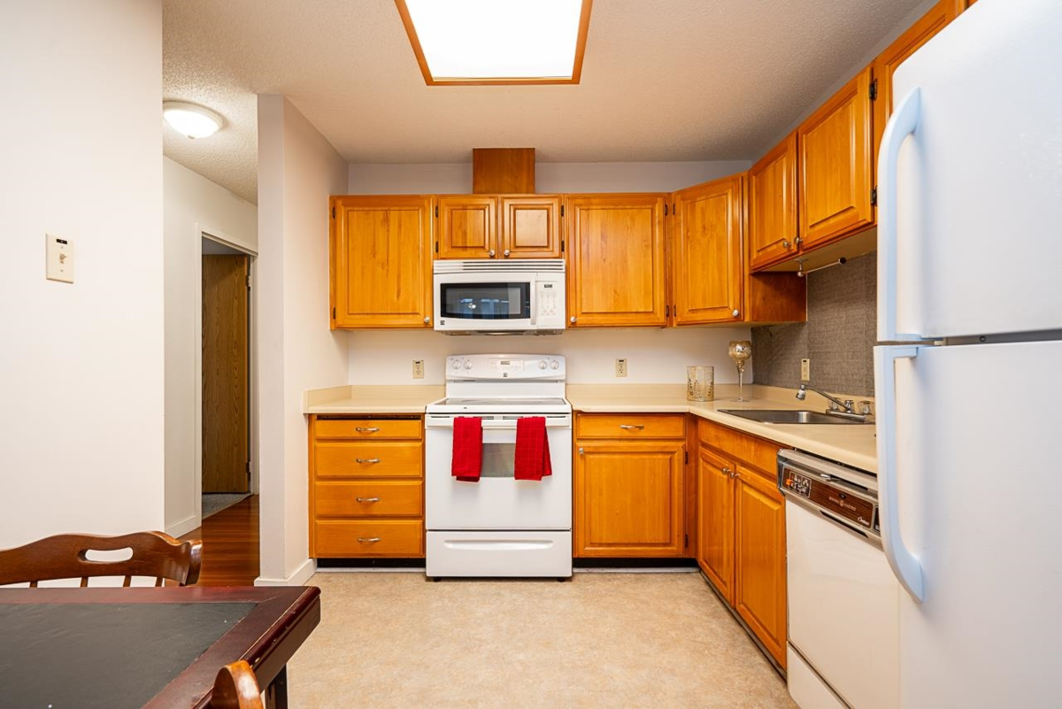 Primary Bathroom Photo of 201 550 Eighth Street, New Westminster, BC