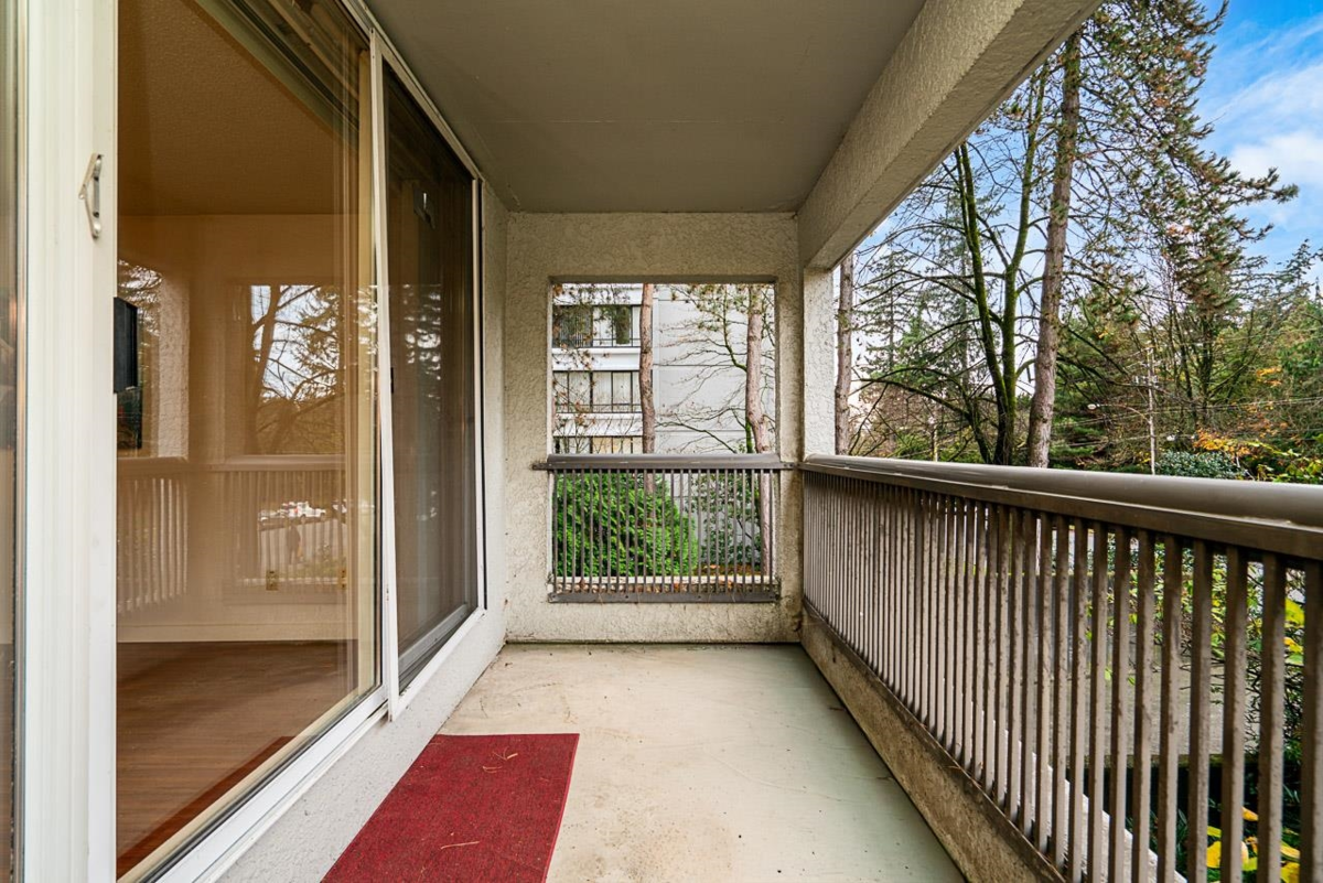 Staircase Photo of 201 550 Eighth Street, New Westminster, BC