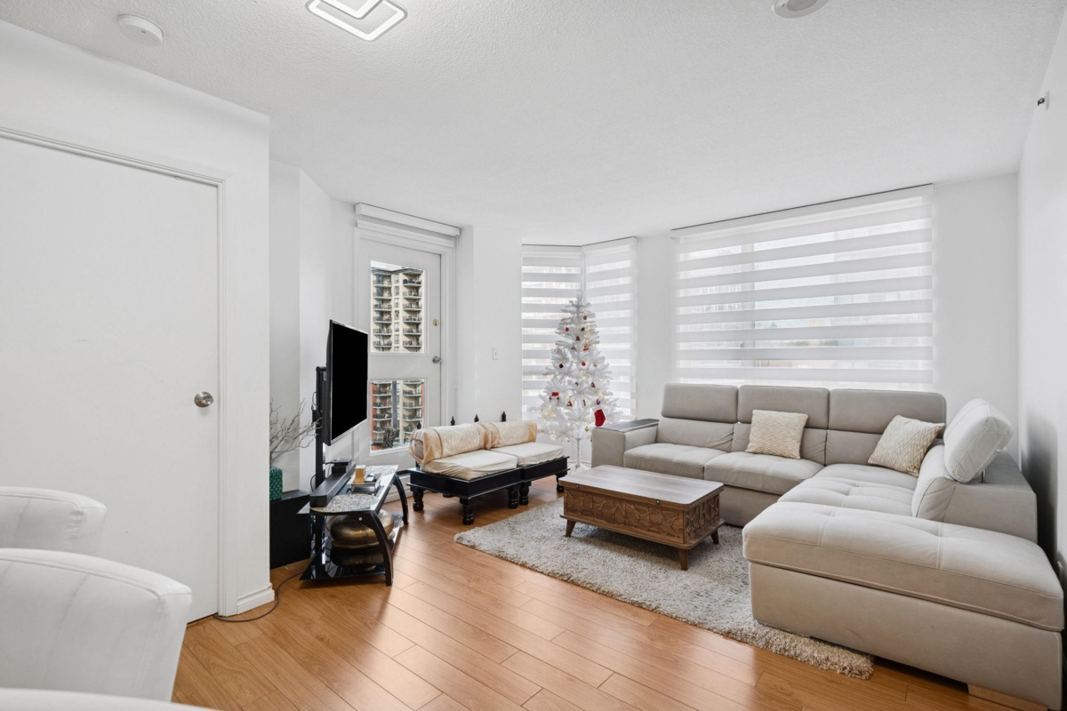 Dining Area Photo of 1402 828 Agnes Street, New Westminster, BC