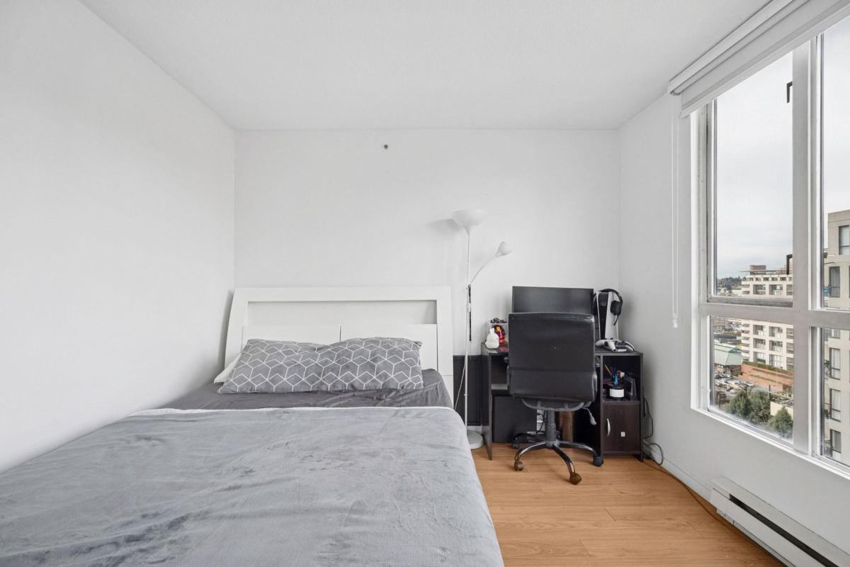 Entry Foyer Photo of 1402 828 Agnes Street, New Westminster, BC