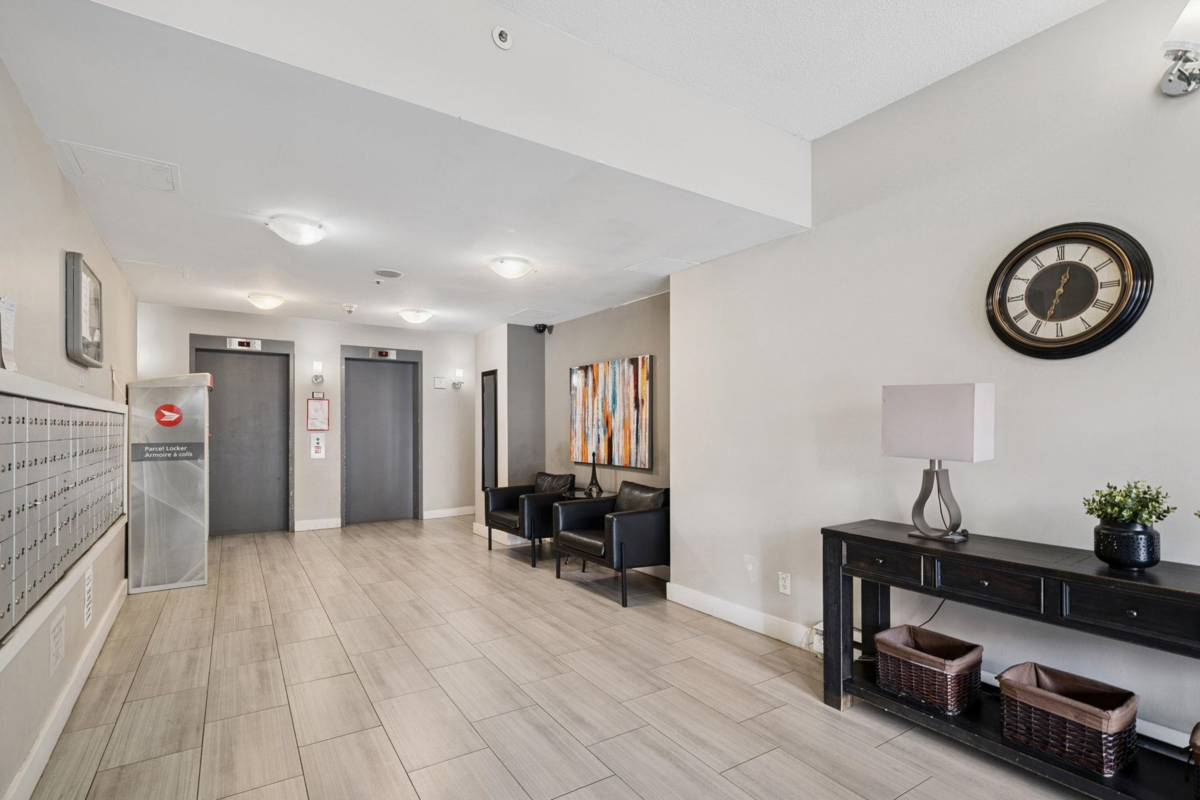 Family Room Photo of 1402 828 Agnes Street, New Westminster, BC