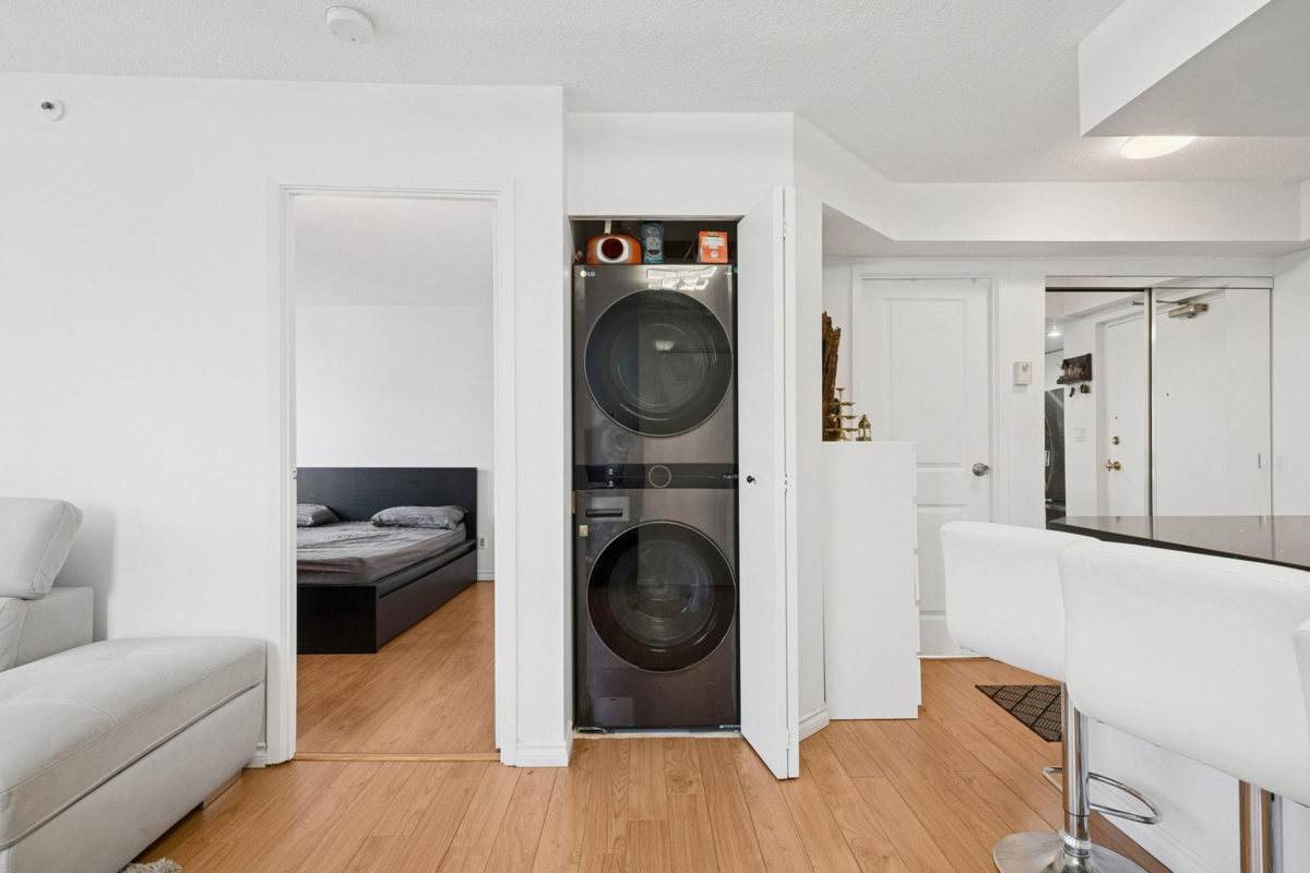 Guest Bathroom Photo of 1402 828 Agnes Street, New Westminster, BC