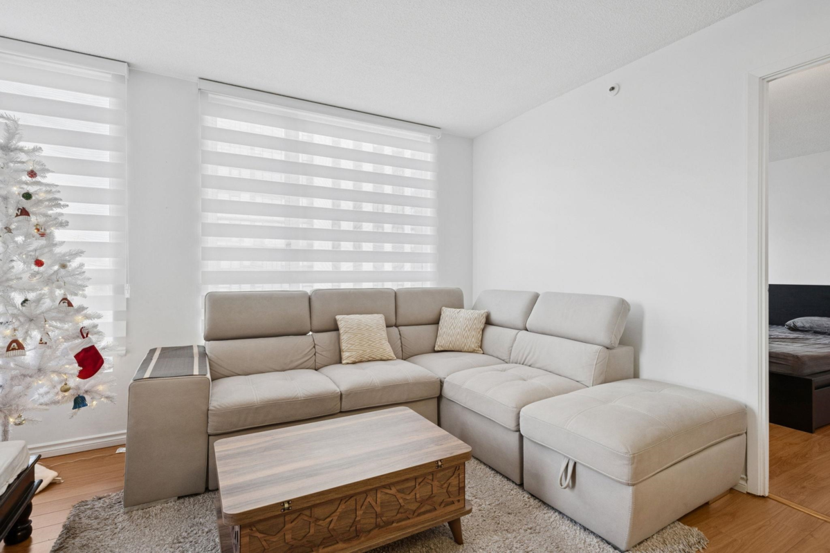Kitchen Island Photo of 1402 828 Agnes Street, New Westminster, BC