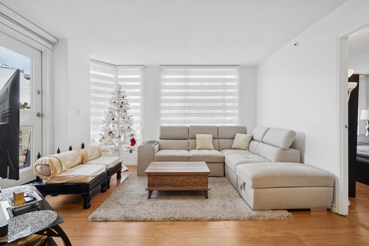 Kitchen Photo of 1402 828 Agnes Street, New Westminster, BC