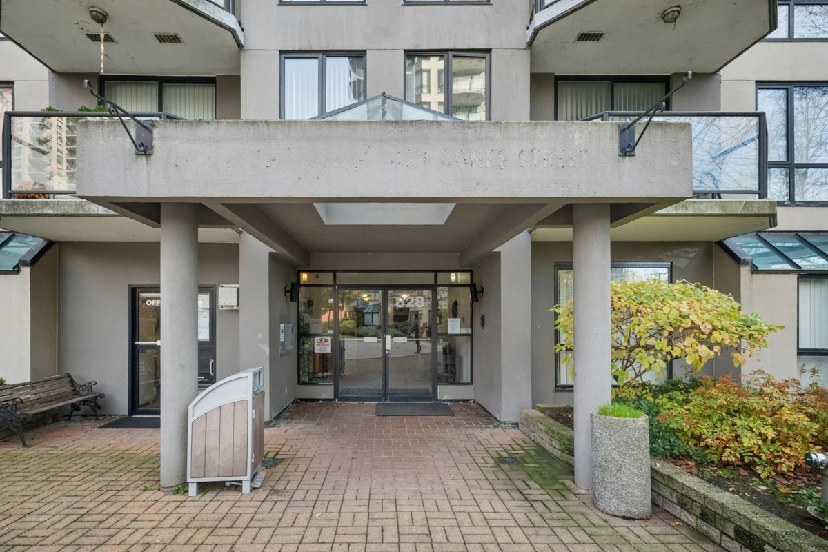 Living Room Photo of 1402 828 Agnes Street, New Westminster, BC