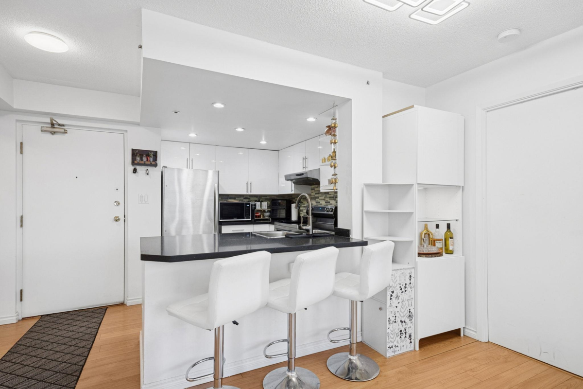 Primary Bathroom Photo of 1402 828 Agnes Street, New Westminster, BC