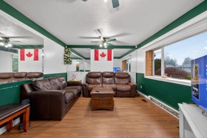 Kitchen Photo of 12546 96 Avenue, Surrey, BC