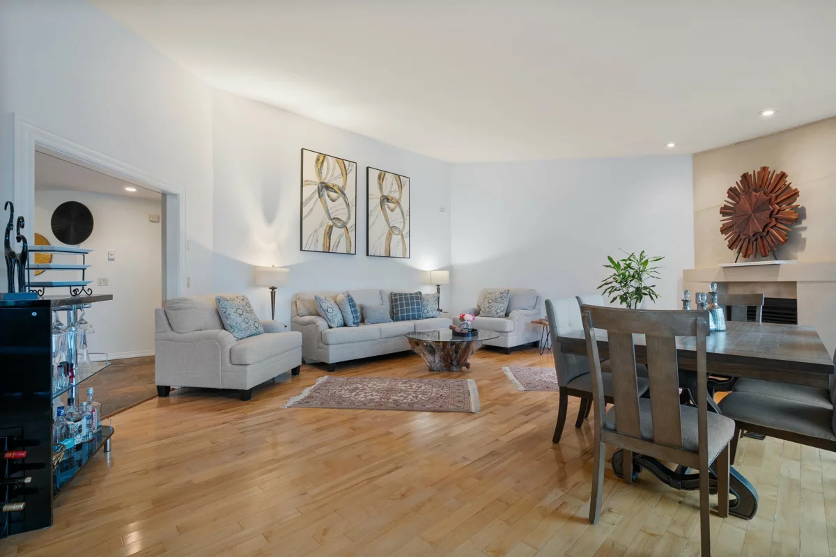 Kitchen Island Photo of 5625 Eagle Court, North Vancouver, BC