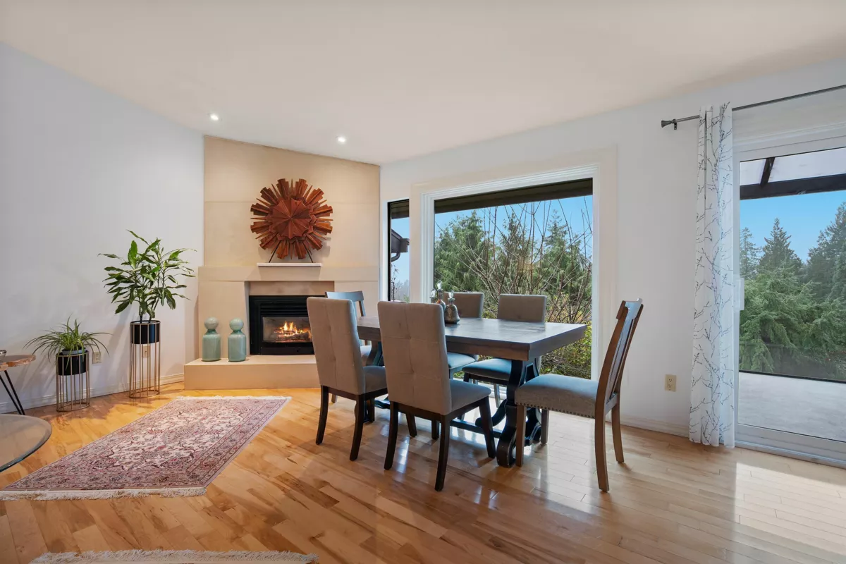 Living Room Photo of 5625 Eagle Court, North Vancouver, BC