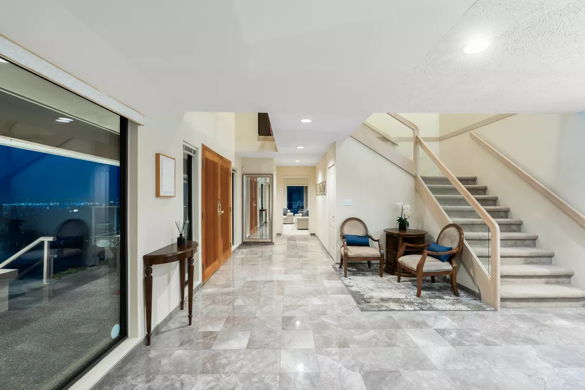 Breakfast Nook Photo of 1595 Tyrol Court, West Vancouver, BC