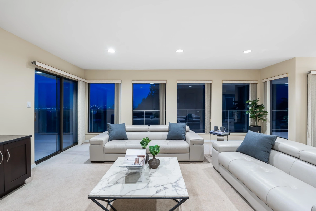 Entry Foyer Photo of 1595 Tyrol Court, West Vancouver, BC
